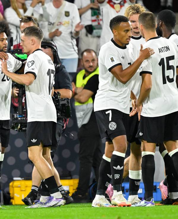 Die deutsche Mannschaft beim Torjubel.