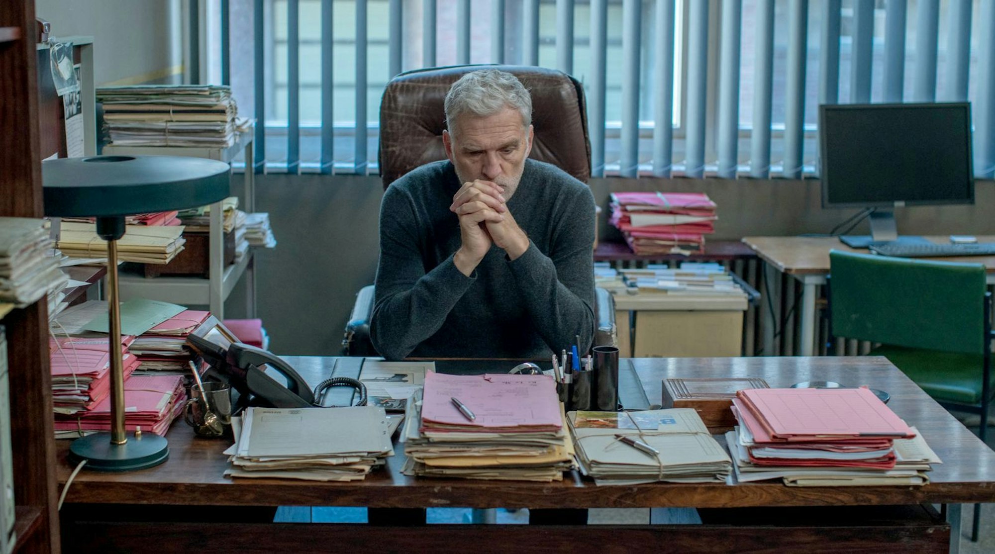 In hellen Momenten ist der LKA-Beamte Nabrow (Walter Sittler) der brillante Ermittler, der er immer war. Doch in letzter Zeit hat er immer häufiger Aussetzer, die er auf seine Übermüdung schiebt. (Bild: ARD Degeto Film/Oliver Vaccaro)