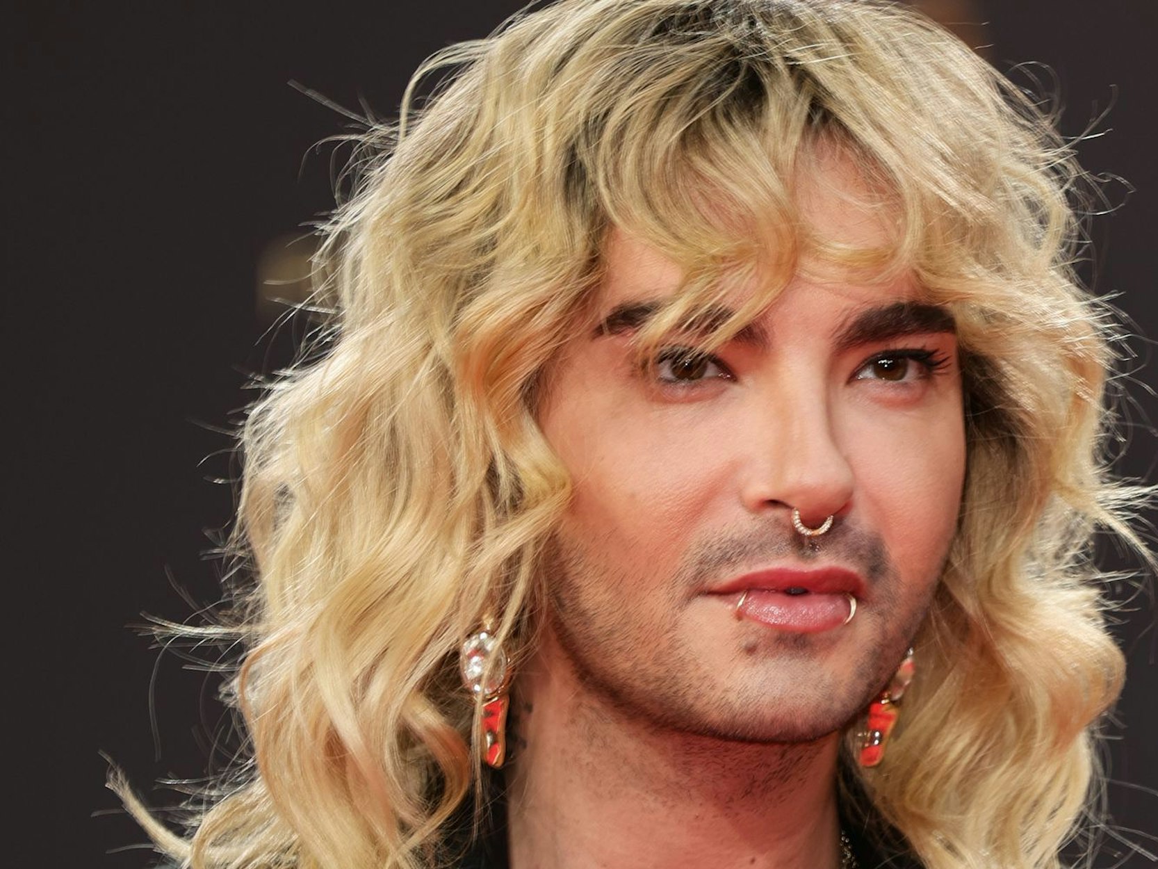Im Podcast „Kaulitz Hills - Senf aus Hollywood“ hat Bill Kaulitz von einem Musiker-Kollegen und Weltstar geschwärmt. (Bild: 2023 Getty Images/Andreas Rentz)