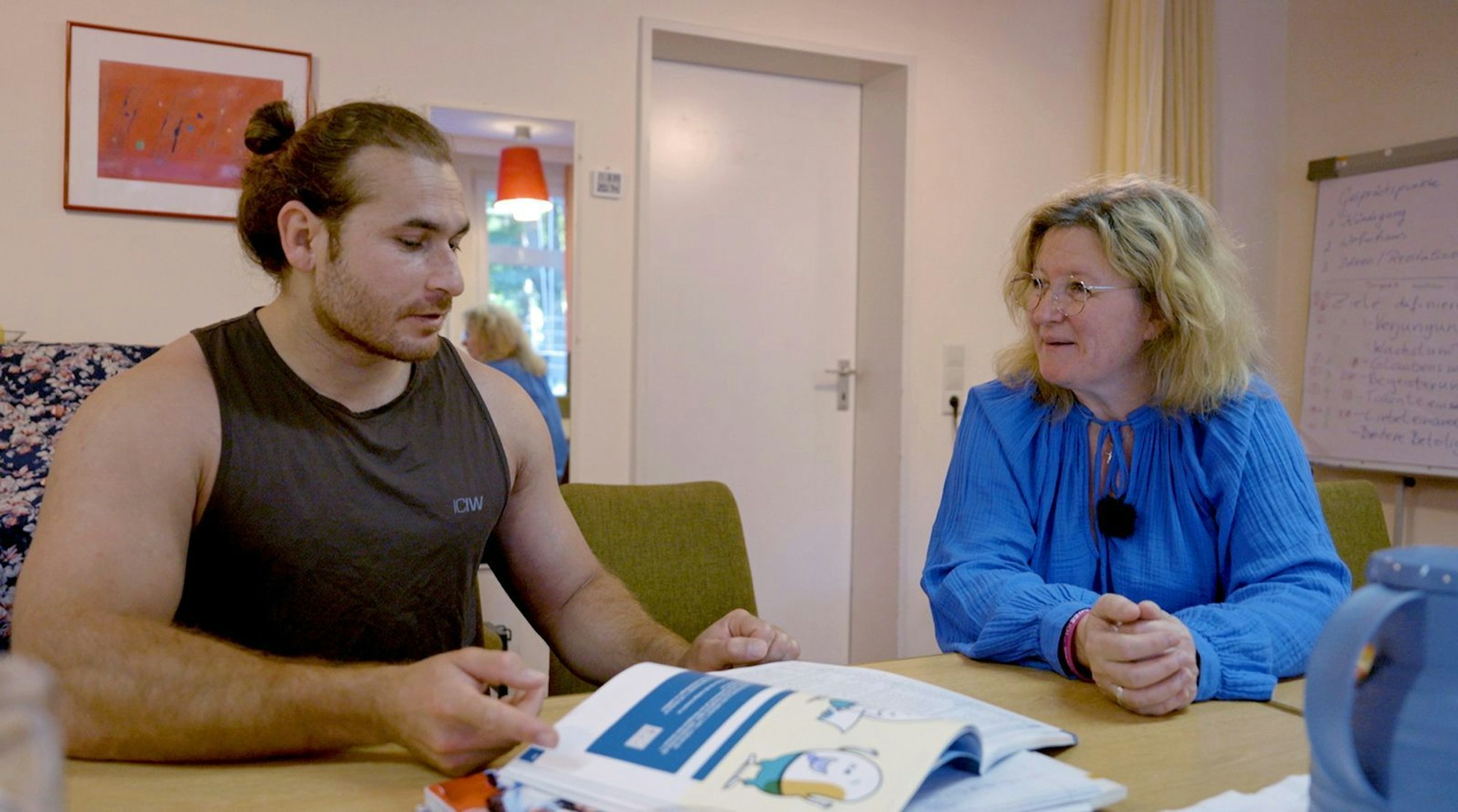 Trotz Job, Wohnung und Beziehung lehnten die schwedischen Behörden Aziz' Asylantrag ab. In Deutschland wagt er mit Anjas Hilfe einen Neustart. (Bild: Radio Bremen/Kai Schumacher)