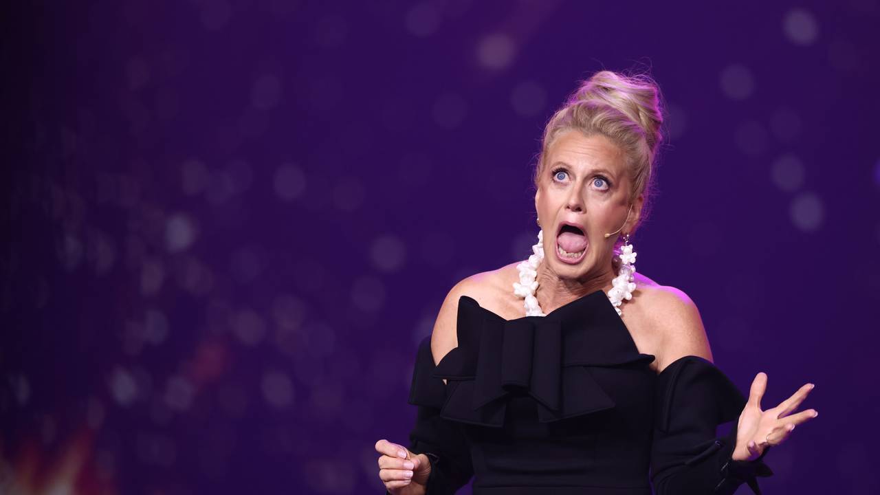 Barbara Schöneberger macht eine Grimasse.