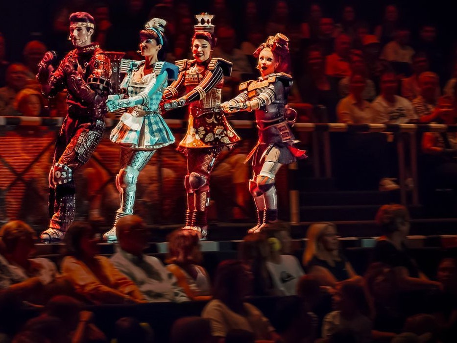 STARLIGHT EXPRESS Bochum
Spielzeit 2024/2025
Rusty_Dinah_Belle_Carrie bei der Fahrt durch die Halle