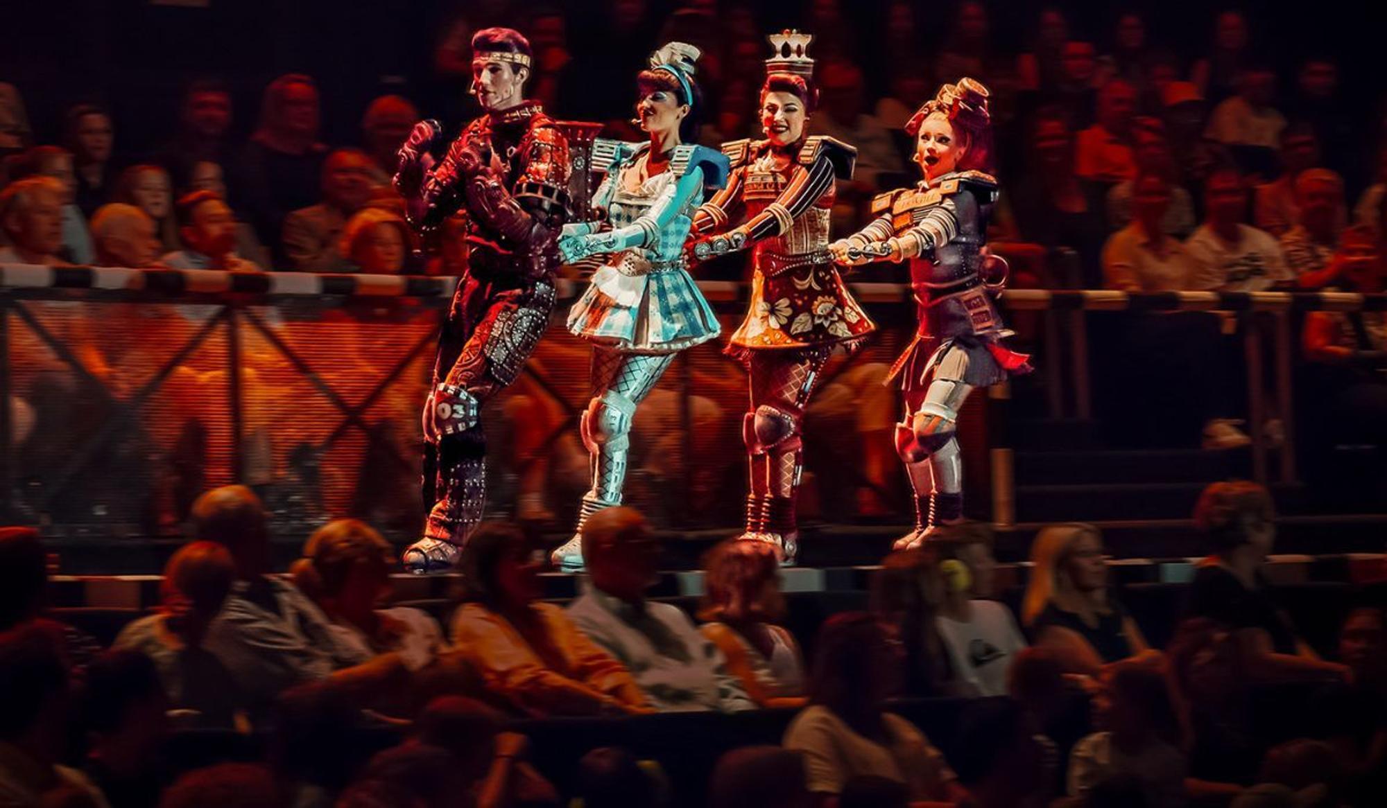STARLIGHT EXPRESS Bochum
Spielzeit 2024/2025
Rusty_Dinah_Belle_Carrie bei der Fahrt durch die Halle
