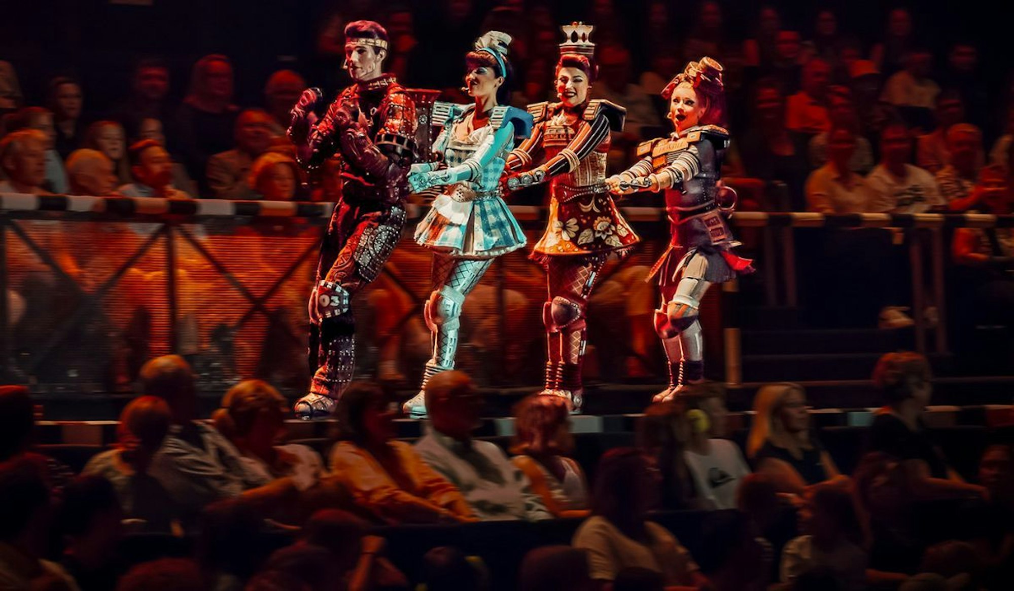 STARLIGHT EXPRESS Bochum
Spielzeit 2024/2025
Rusty_Dinah_Belle_Carrie bei der Fahrt durch die Halle