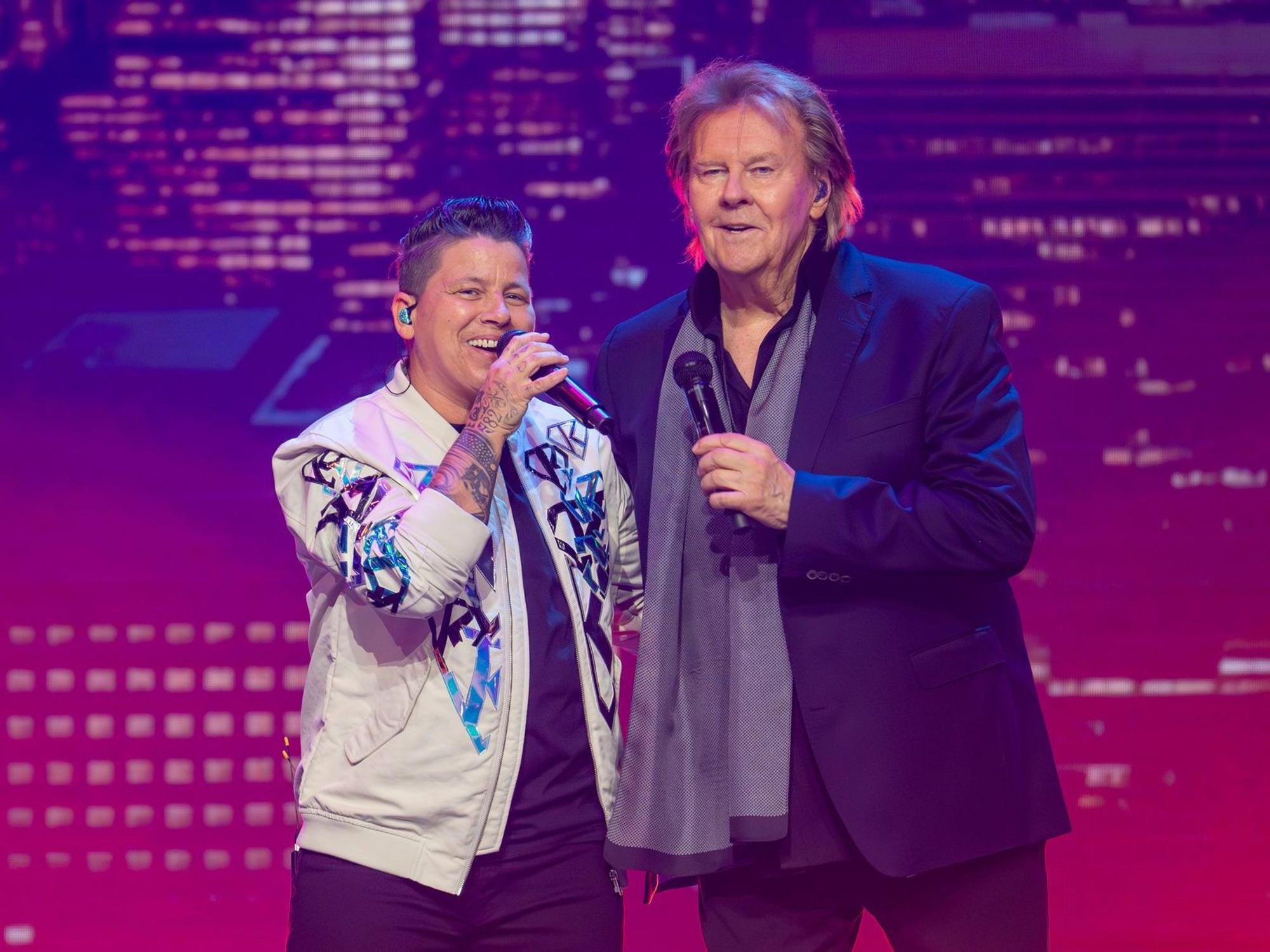 Kerstin Ott und Howard Carpendale zusammen auf der Bühne.