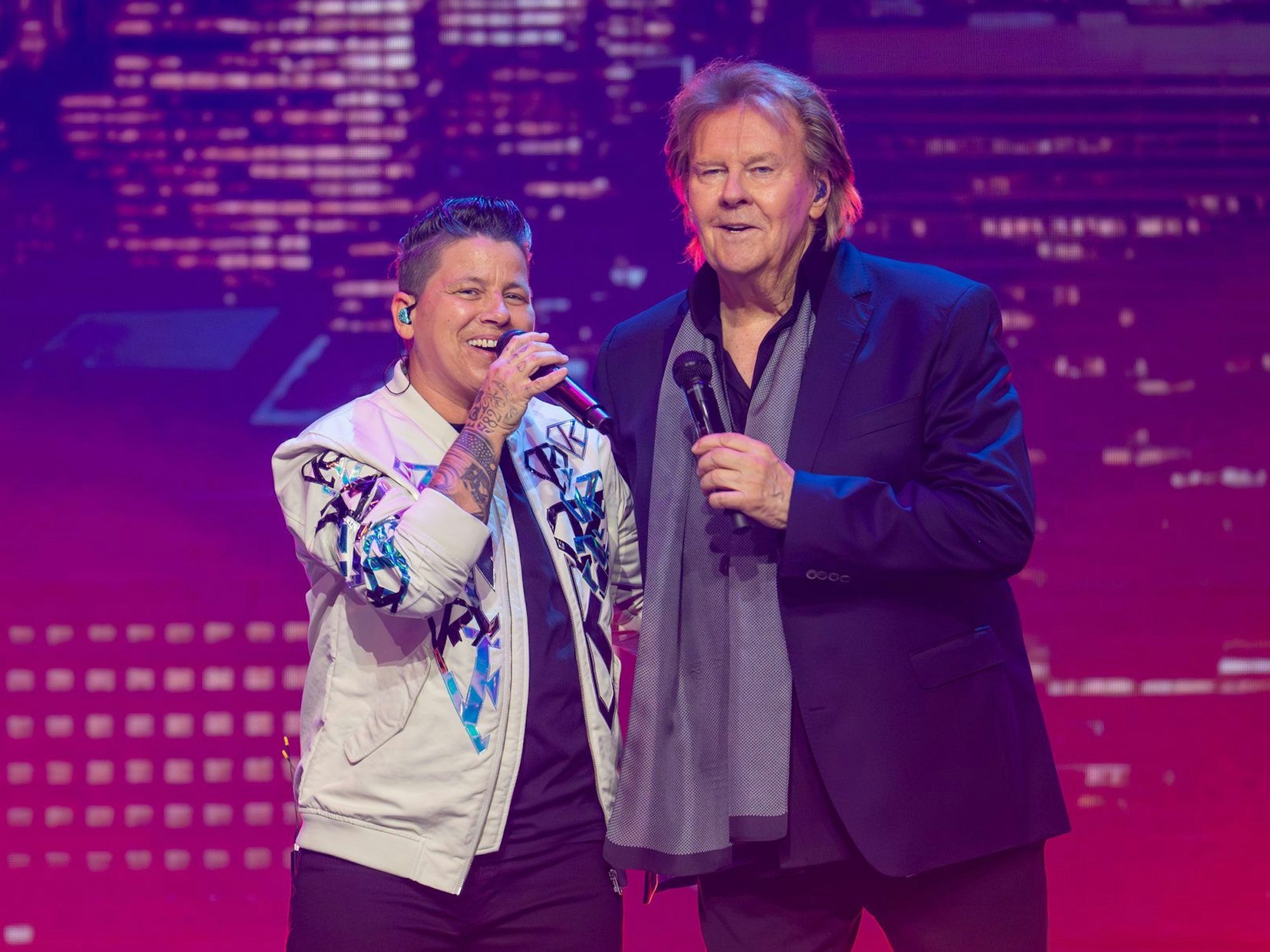 Kerstin Ott und Howard Carpendale zusammen auf der Bühne.