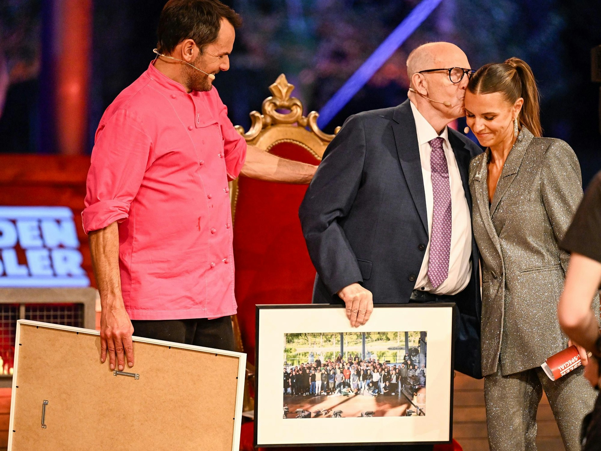 Reiner Calmund und Laura Wontorra bei „Grill den Henssler“.