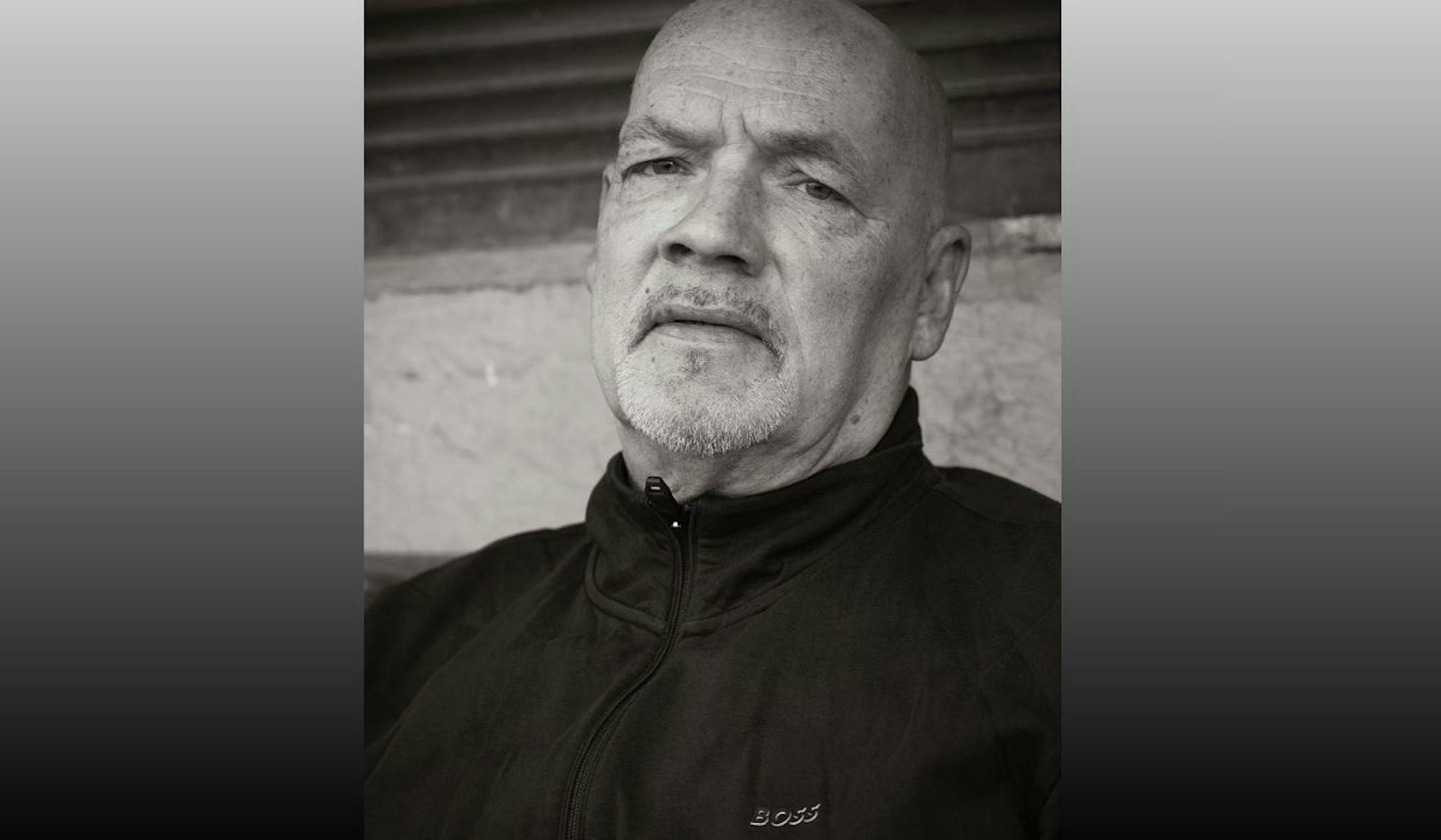 Egon Kowalski auf einem Schwarz-Weiß Portrait-Foto.