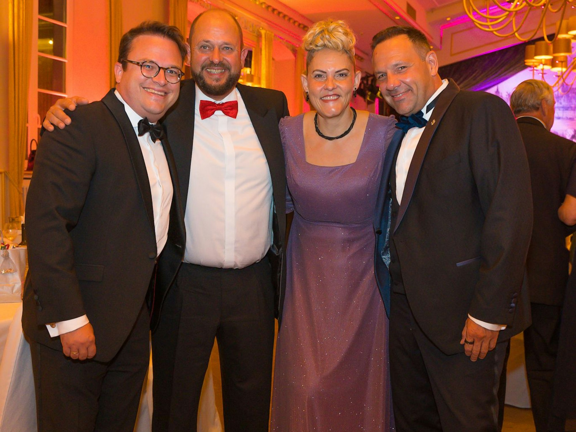 Björn Braun, Dirk Wissmann und Björn Griesemann mit Präsidentin Simone Kropmanns.