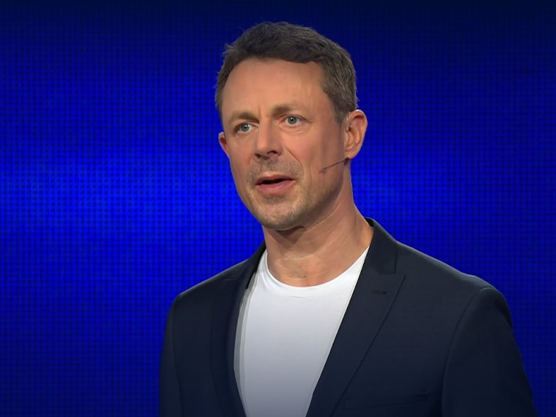 Alexander Bommes musste die Sendung kurz unterbrechen.