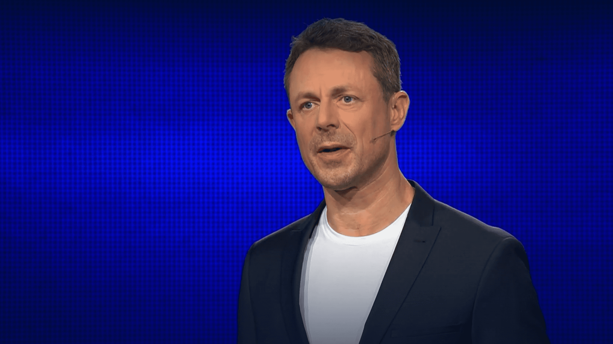 Alexander Bommes Seitenaufnahme.