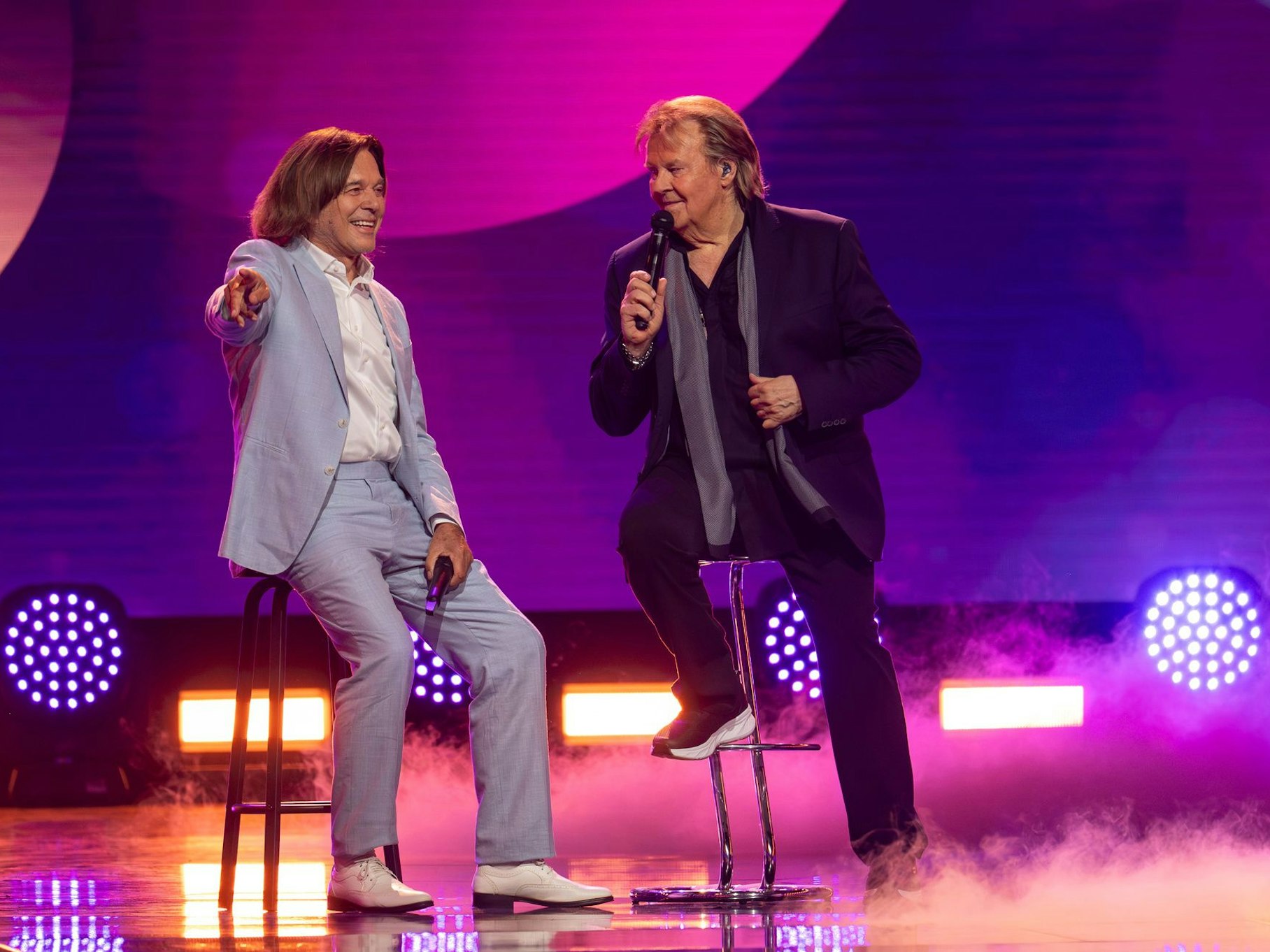 Jürgen Drews und Howard Carpendale zusammen auf der Bühne.