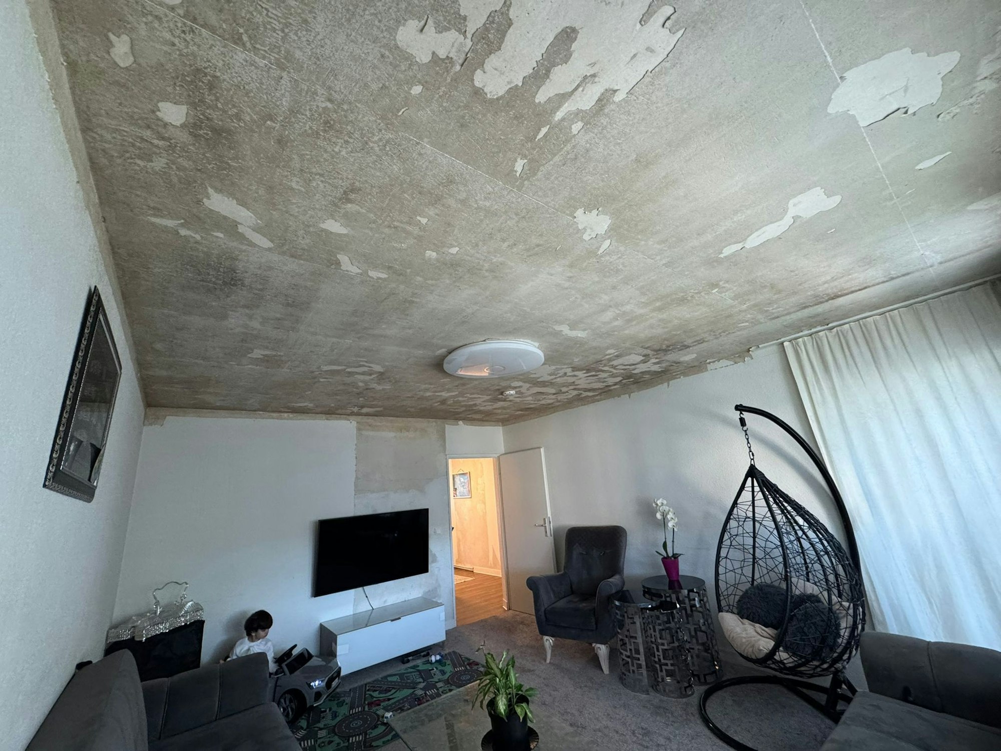 In einem Kölner Mietshaus kämpfen die Bewohner um ihre Wohnungen. Der Eigentümer ist vermutlich insolvent.