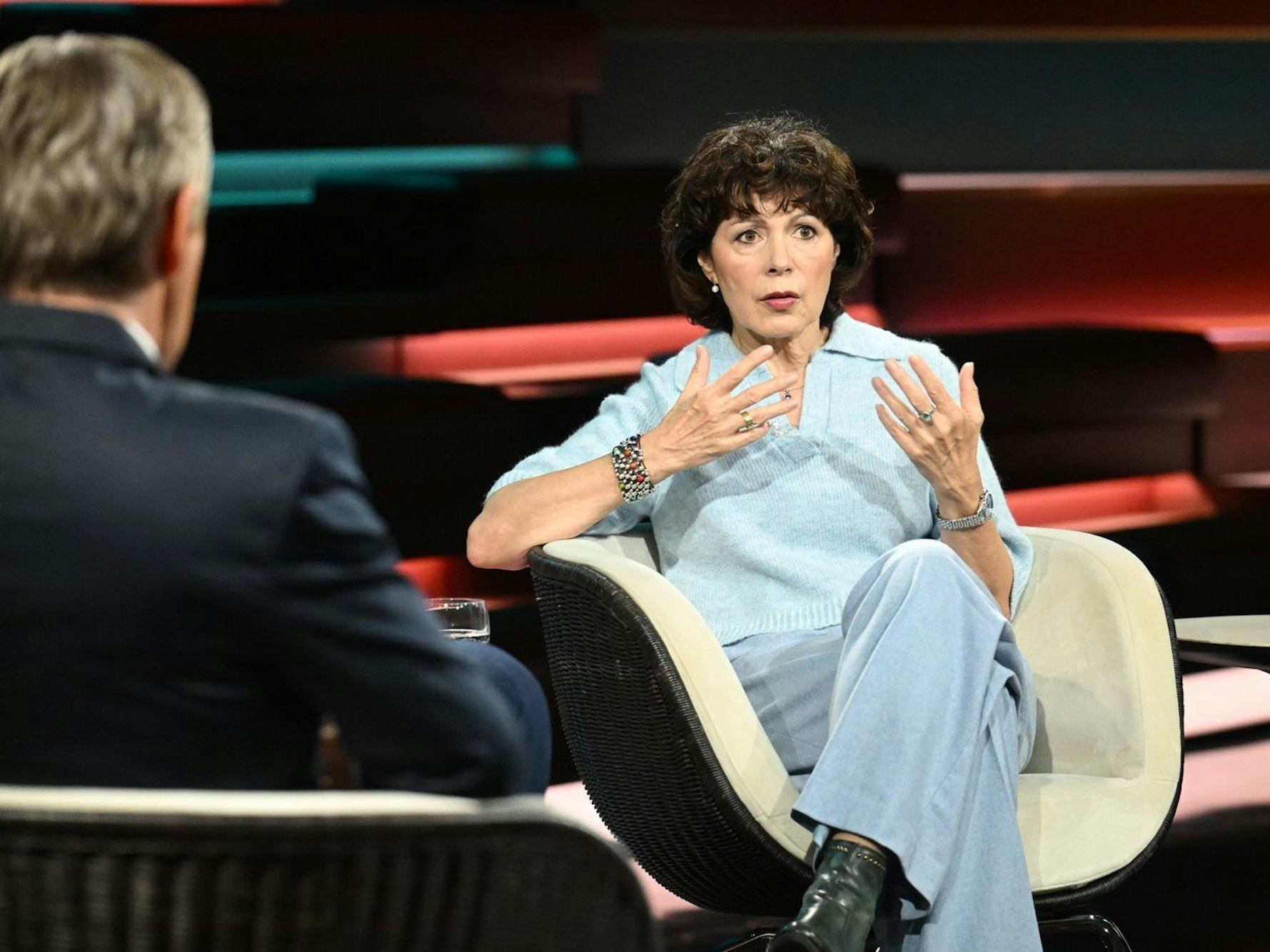 Die zögerliche Reaktion von US-Präsident Donald Trump auf die russischen Drohnen über Polen bestürzten Journalistin Sabine Adler: „Das Signal ist verheerend.“ (Bild: ZDF / Cornelia Lehmann)