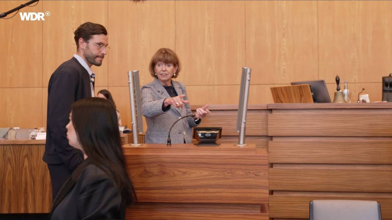 Henriette Reker und Jonas Hector sprechen im Rahmen einer WDR-Doku miteinander.