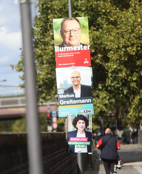 12.09.2025, Köln: Das Wahlwochenende wird heiter bis wolkig. Am Rheinufer präsentieren sich SPD, CDU und die Grünen mit ihren Wahlplakaten der Spitzenkandidaten zur Oberbürgermeister Wahl. Foto: Arton Krasniqi