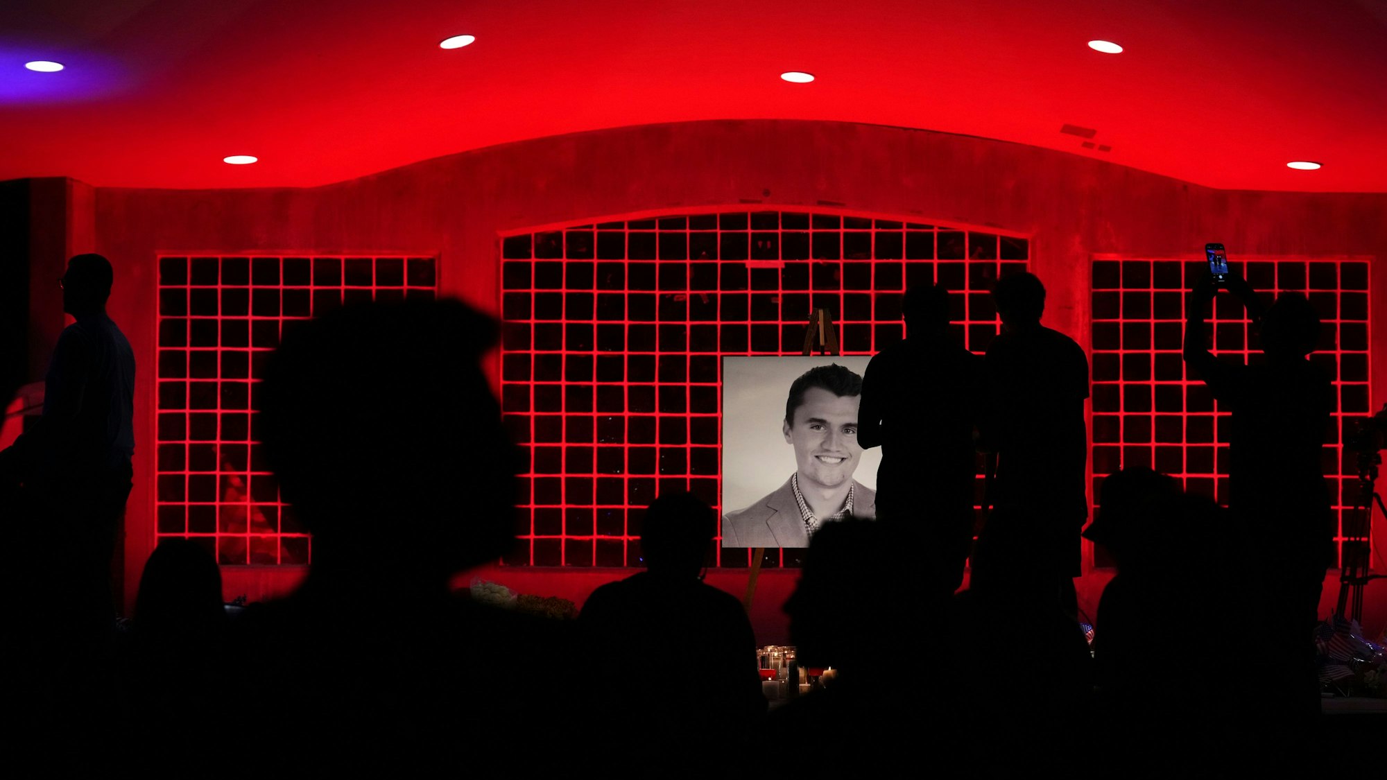 Nach den tödlichen Schüssen auf den rechten Aktivisten Charlie Kirk gab es Mahnwachen. (Archivbild)