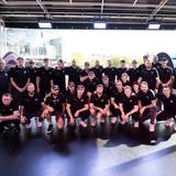 Die Mannschaft der Kölner Haie bei der Saisoneröffnungsfeier.