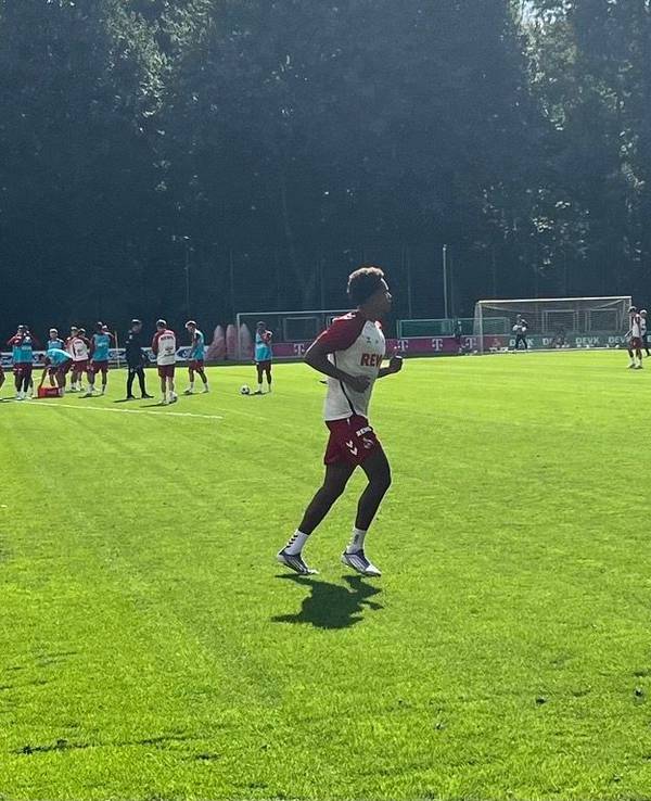 Stürmer Youssoupha Niang am 11. September 2025 beim Training des 1. FC Köln am Geißbockheim.