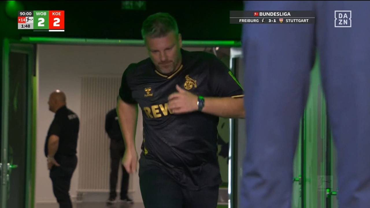 Lukas Kwasniok beim Gastspiel des 1. FC Köln in Wolfsburg in seiner Coaching-Zone.