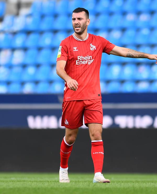 Sargis Adamyan bei der U21 des 1. FC Köln auf dem Platz.