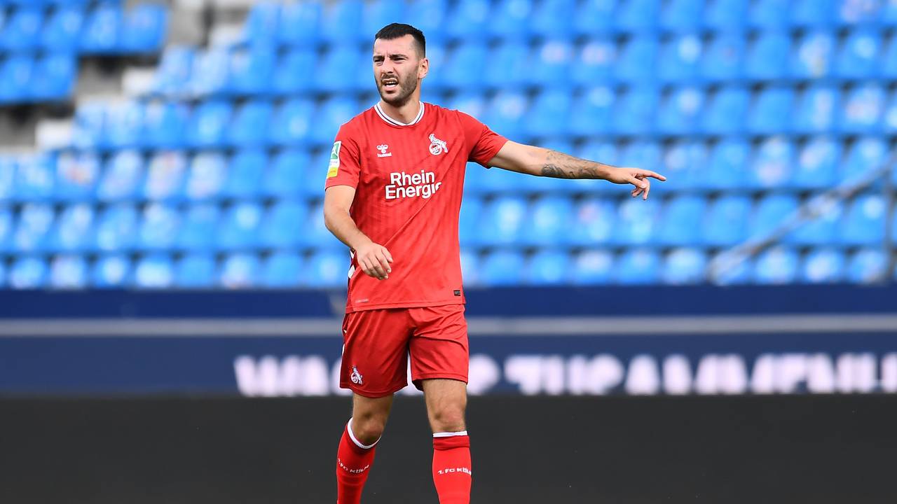 Sargis Adamyan bei der U21 des 1. FC Köln auf dem Platz.