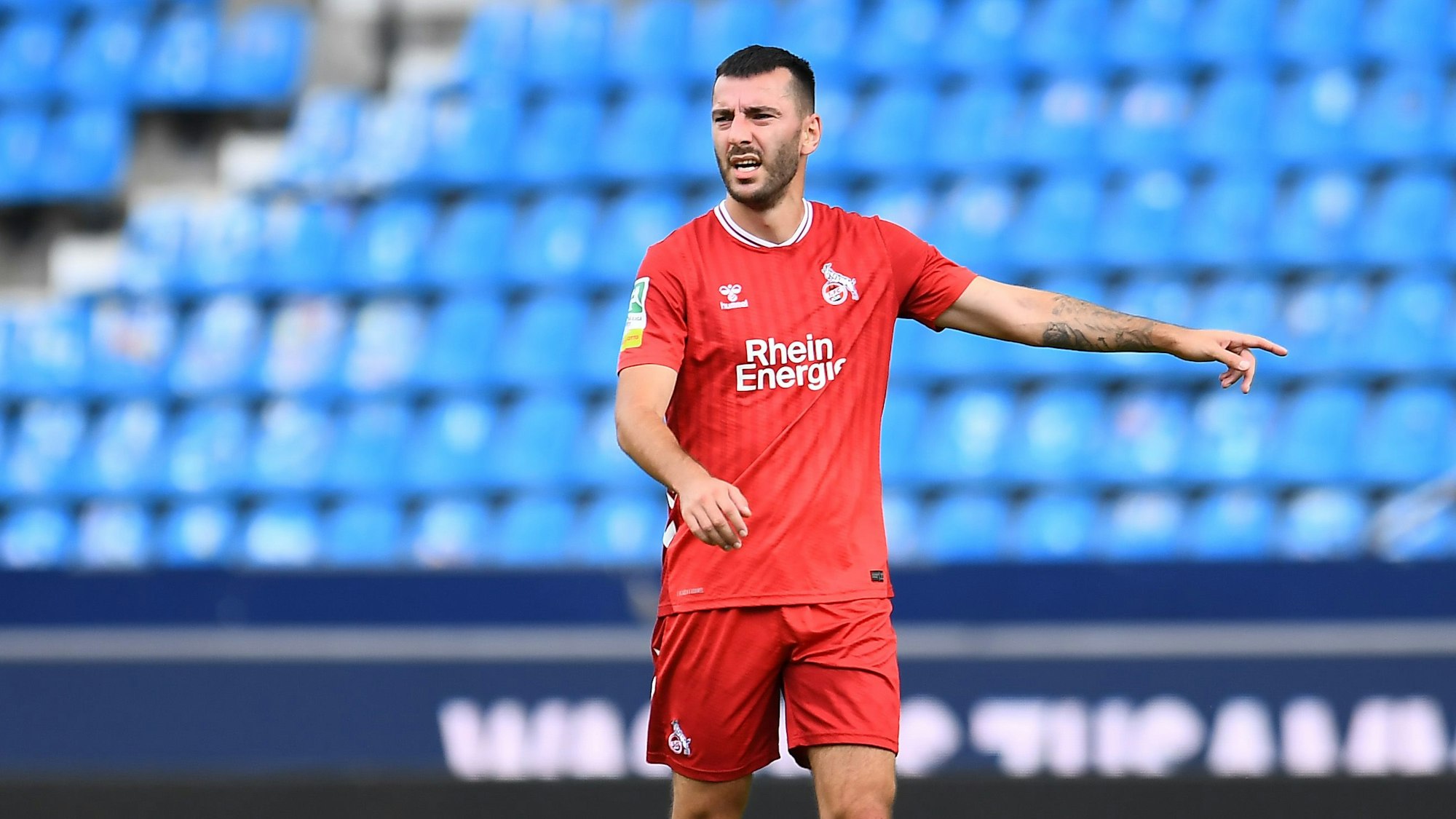 Sargis Adamyan bei der U21 des 1. FC Köln auf dem Platz.