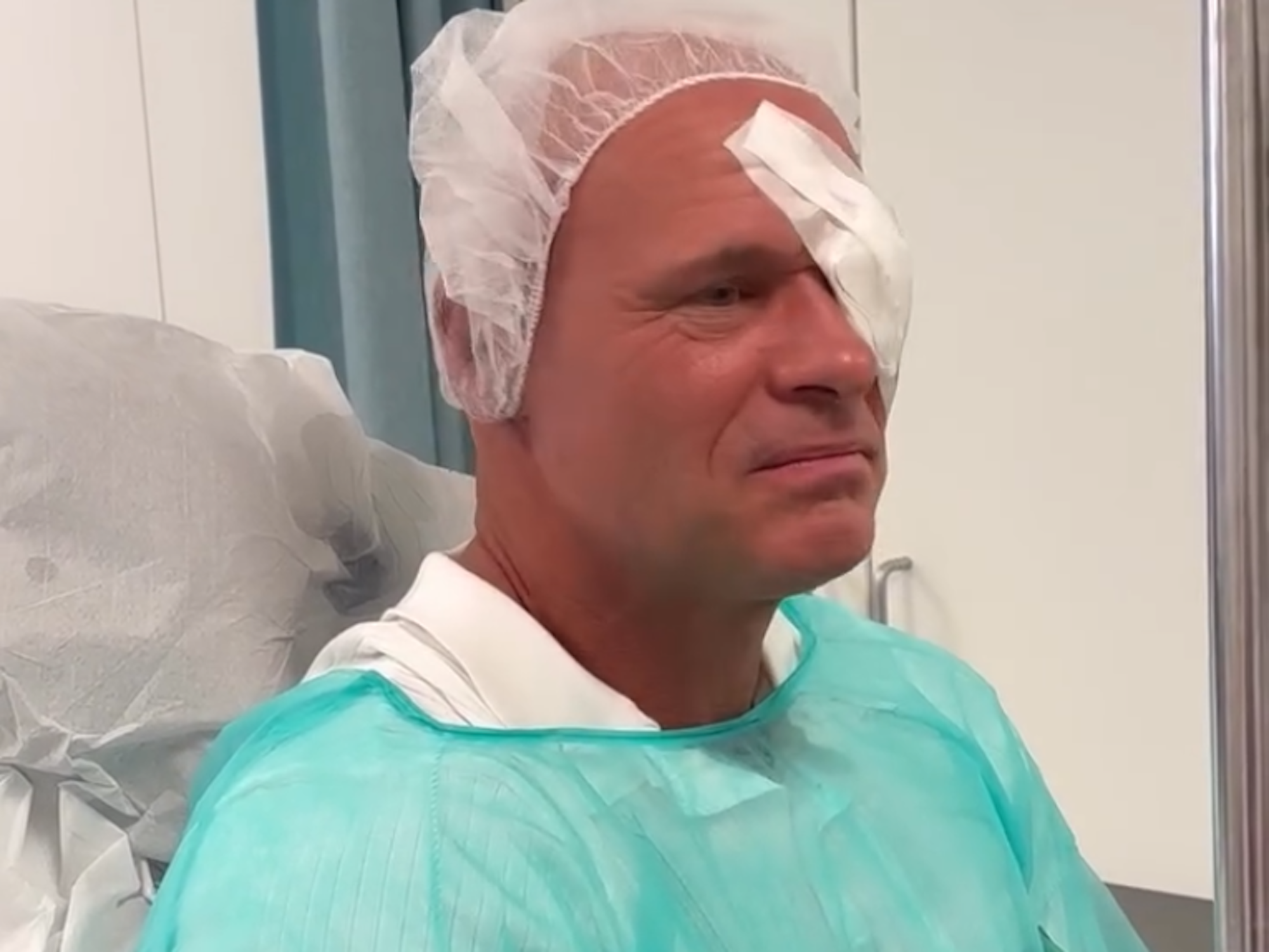 Thorsten Legat nach seiner Augen-OP.
