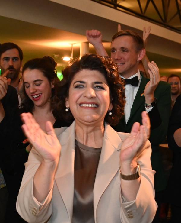 Die Grünen feiern schon! Berivan Aymaz beim Wahlabend im Gürzenich