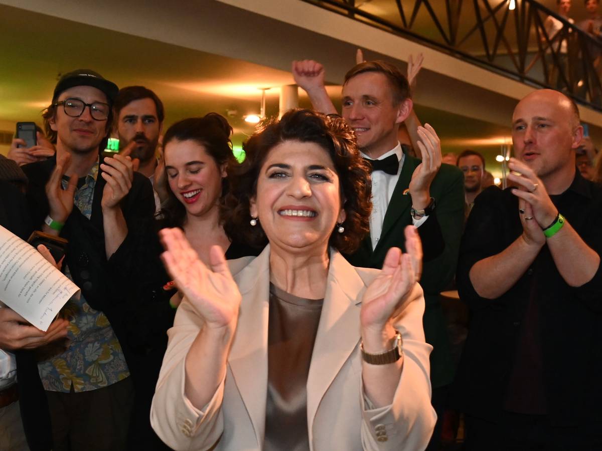 Die Grünen feiern schon! Berivan Aymaz beim Wahlabend im Gürzenich