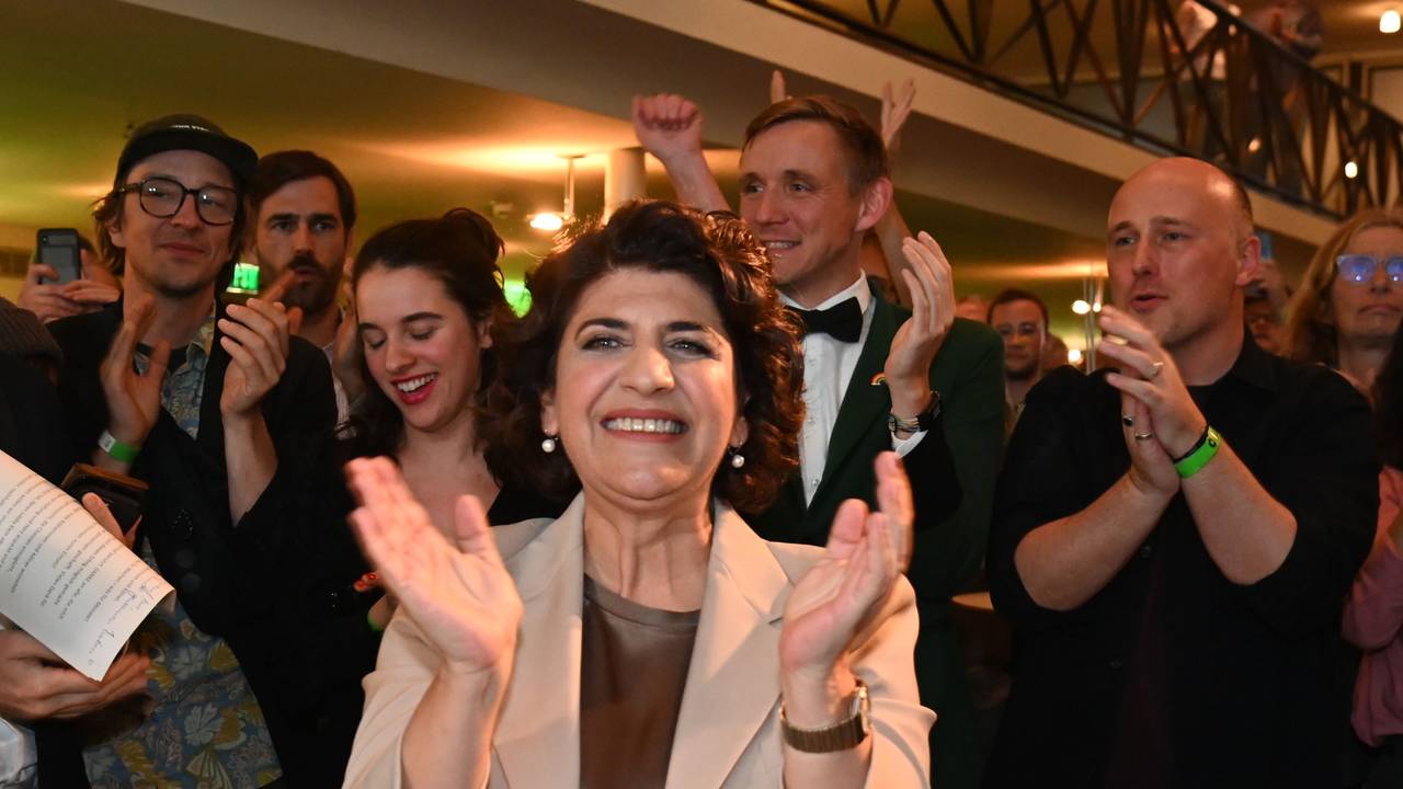 Die Grünen feiern schon! Berivan Aymaz beim Wahlabend im Gürzenich