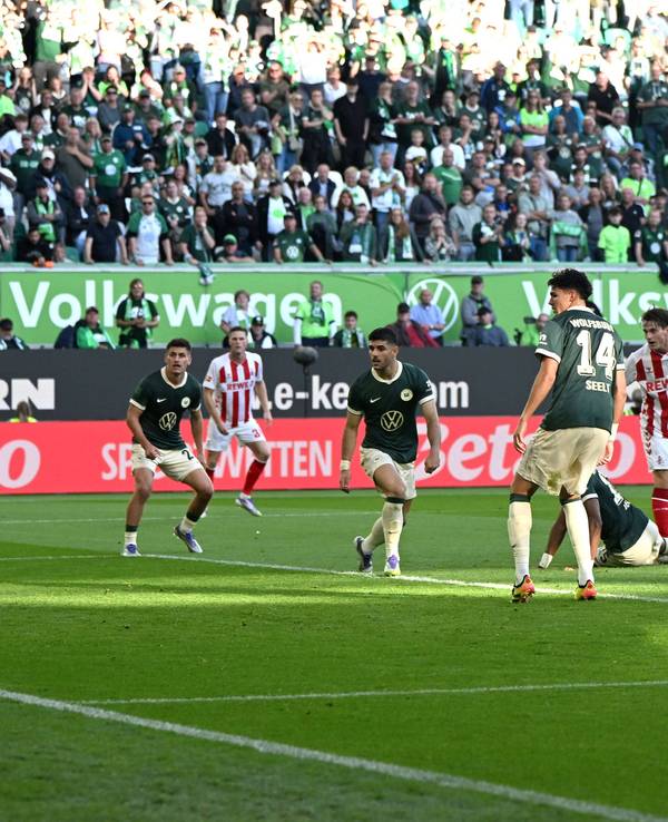 Jakub Kaminski trifft gegen Wolfsburg.