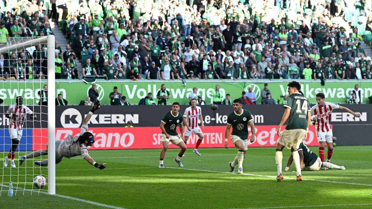 Jakub Kaminski trifft gegen Wolfsburg.