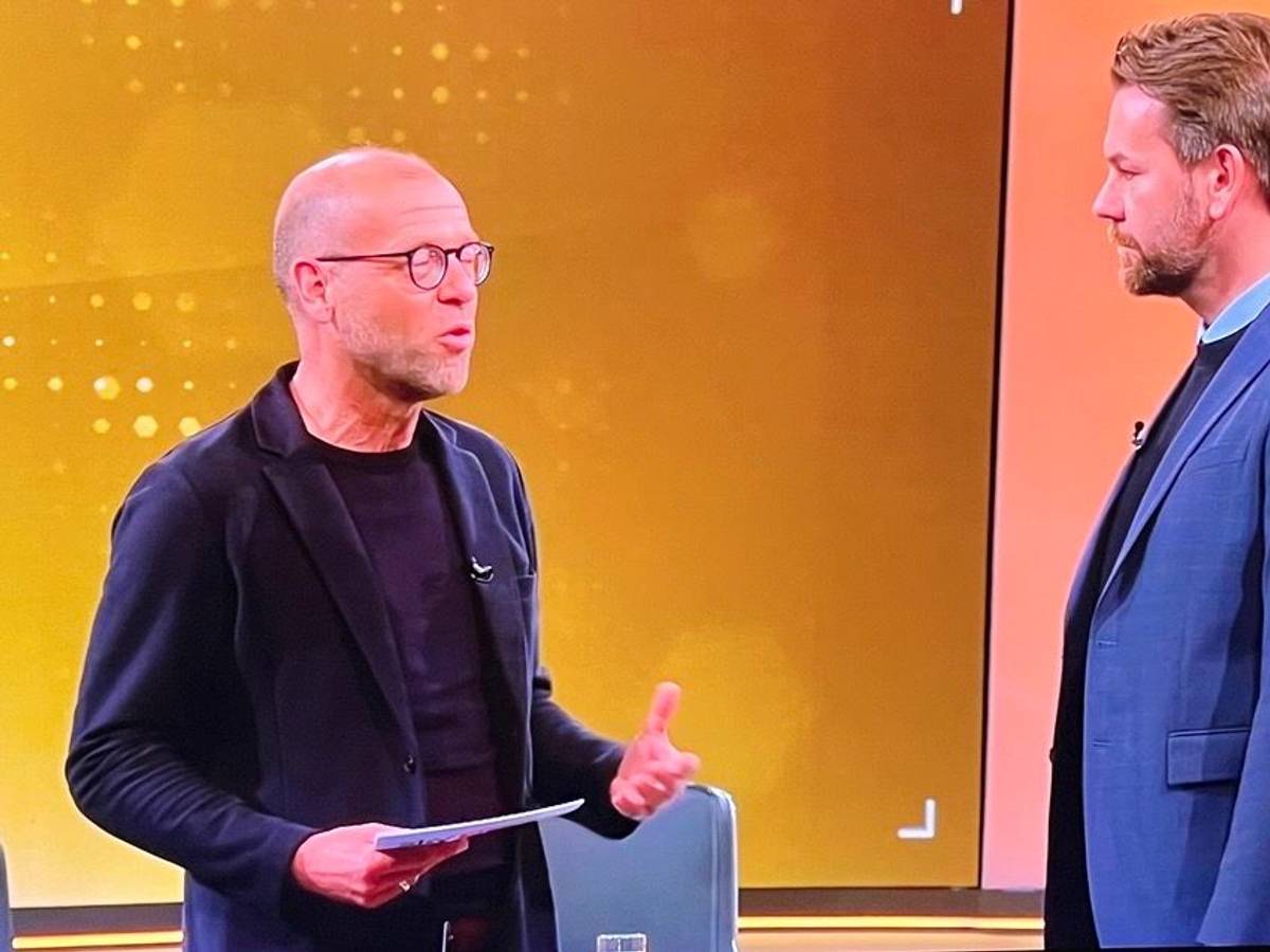 Sky-Moderator Patrick Wasserziehr (l.) und Kölns Sportdirektor Thomas Kessler bei Sky 90 am 14. September 2025.