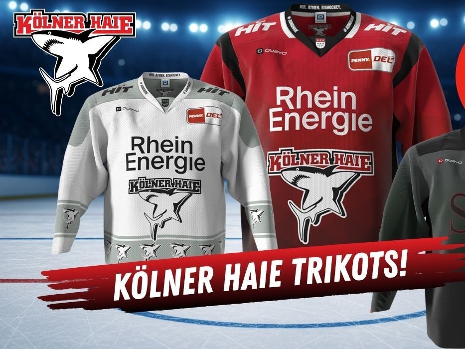 Im Hintergrund eine Eishockey-Halle, davor die Trikots der Kölner Haie der Saison 2025/26: Heimtrikot, Auswärtstrikot und Warm-Up-Trikot.