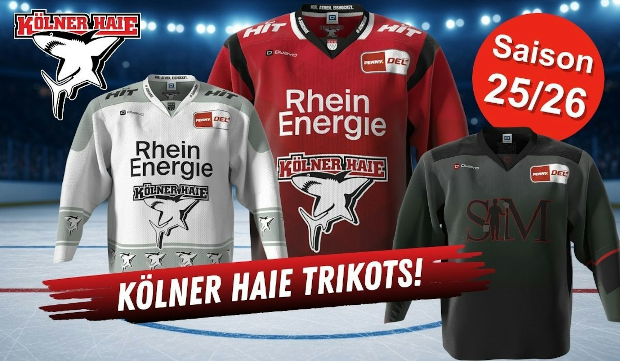 Im Hintergrund eine Eishockey-Halle, davor die Trikots der Kölner Haie der Saison 2025/26: Heimtrikot, Auswärtstrikot und Warm-Up-Trikot.