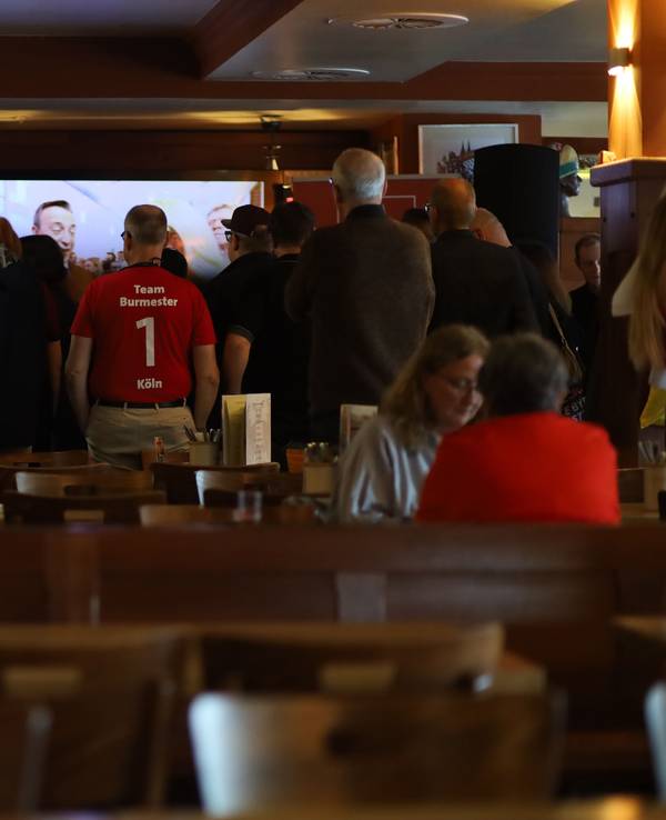 Die SPD Köln verbringt die Wahlnacht bei der Kommunalwahl 2025 in im Dom im Stapelhaus.