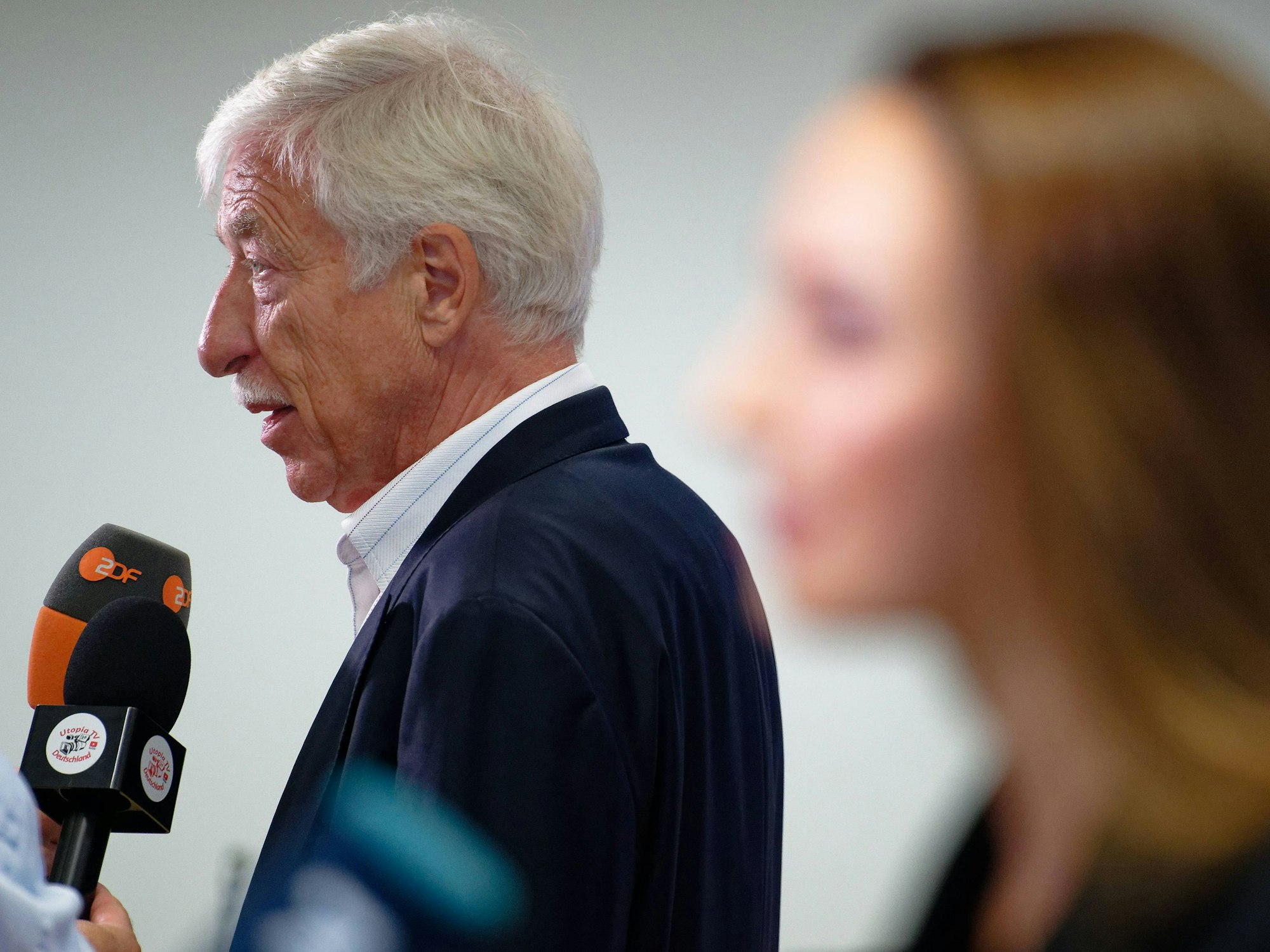 Norbert Emmerich (AfD, l), Kandidat für das Amt des Oberbürgermeisters in Gelsenkirchen