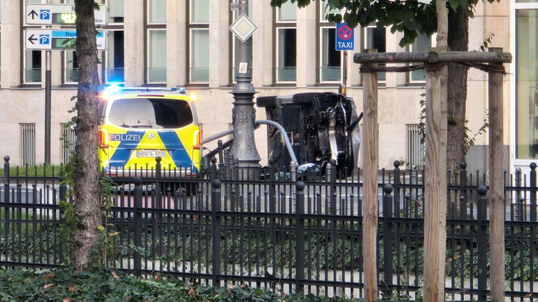 Das Foto zeigt den Unfallort am Kaiser-Wilhelm-Ring.