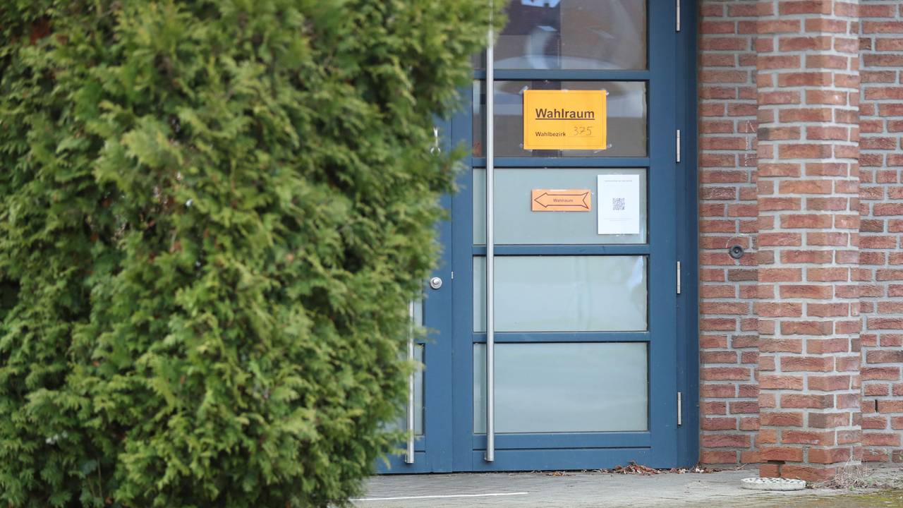 In einem Wahllokal in Krefeld ist ein älterer Mann kollabiert und gestorben (Symbolbild).