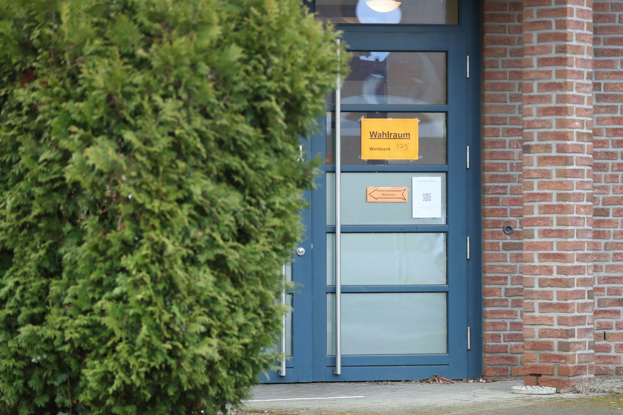 In einem Wahllokal in Krefeld ist ein älterer Mann kollabiert und gestorben (Symbolbild).