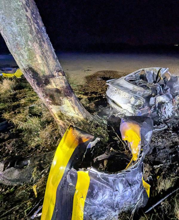 Bei einem schweren Unfall im Nordwesten Nordrhein-Westfalens sind drei Menschen ums Leben gekommen.