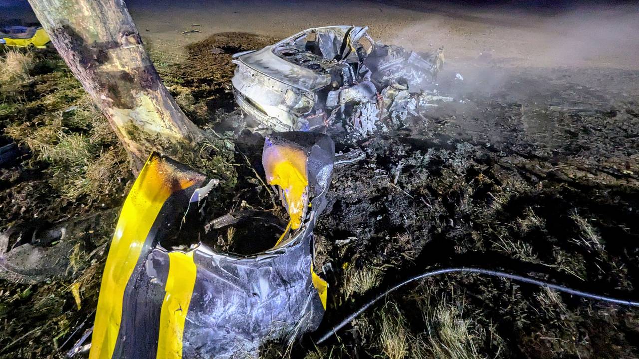 Bei einem schweren Unfall im Nordwesten Nordrhein-Westfalens sind drei Menschen ums Leben gekommen.