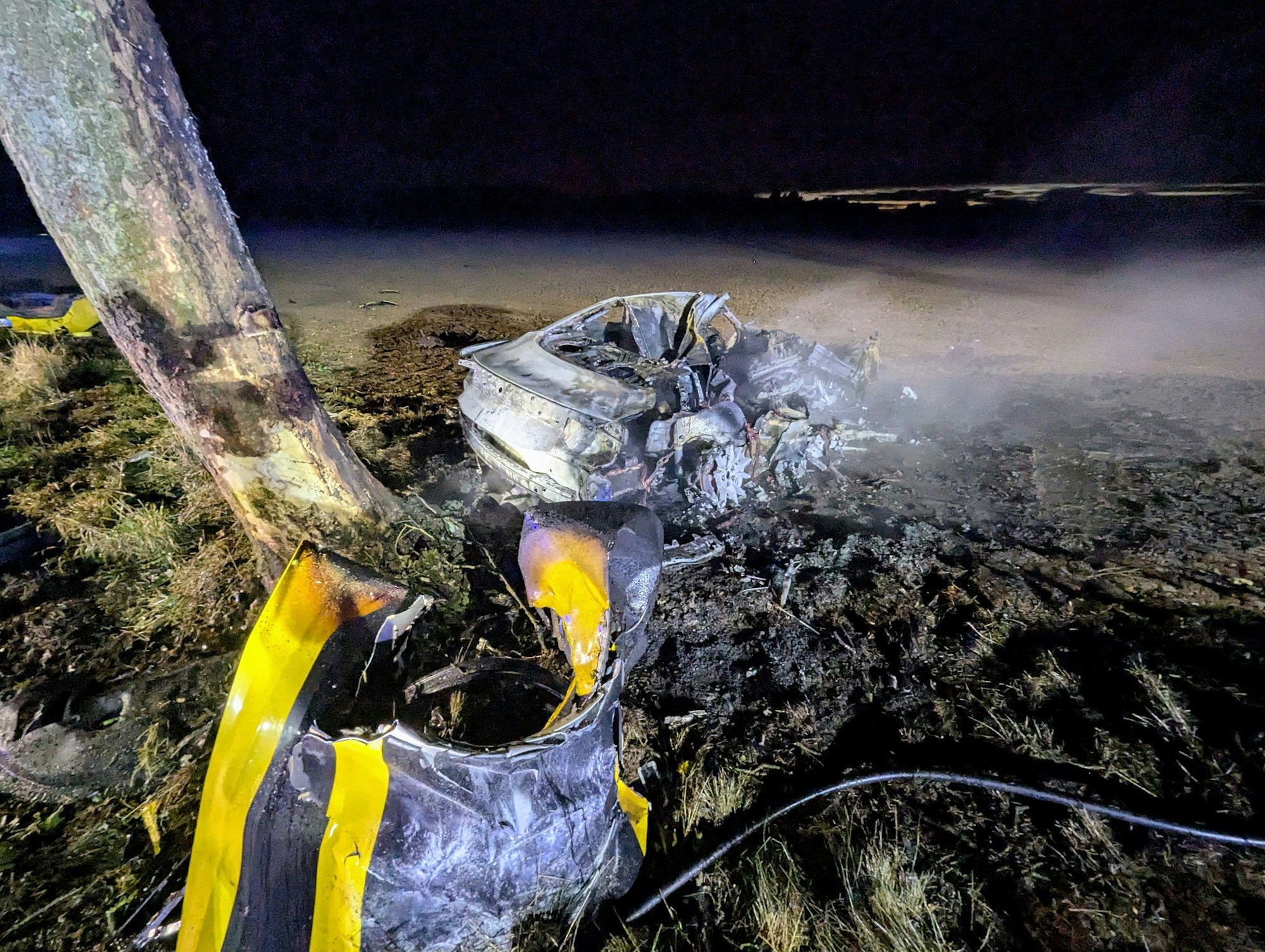 Bei einem schweren Unfall im Nordwesten Nordrhein-Westfalens sind drei Menschen ums Leben gekommen.