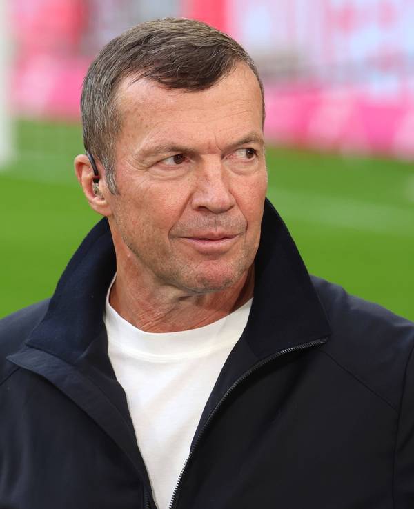 Lothar Matthäus als TV-Experte am Sky-Mikrofon.