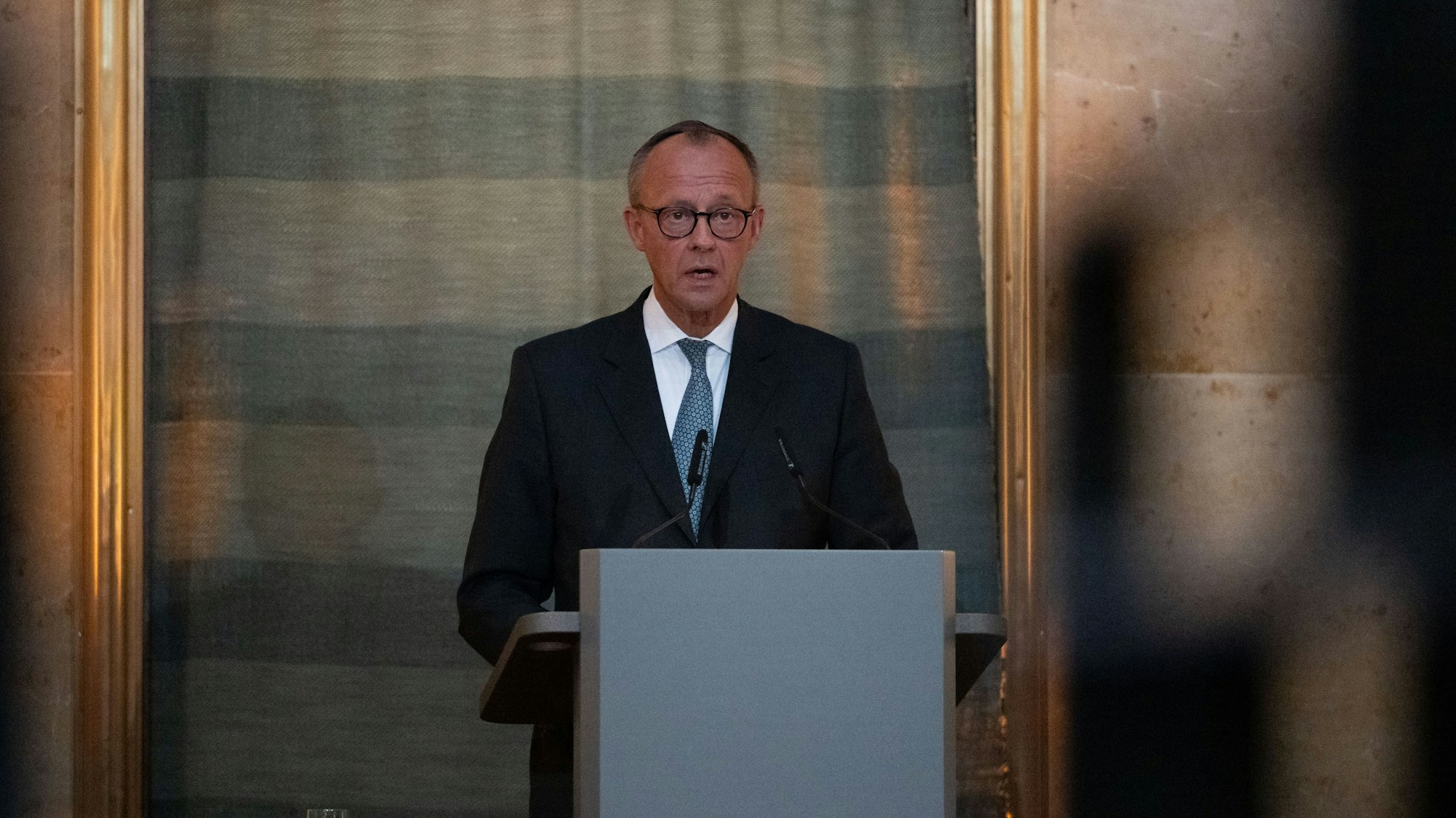 Bundeskanzler Friedrich Merz (CDU) nimmt an einem Festakt zur Wiederherstellung der Synagoge Reichenbachstraße teil.