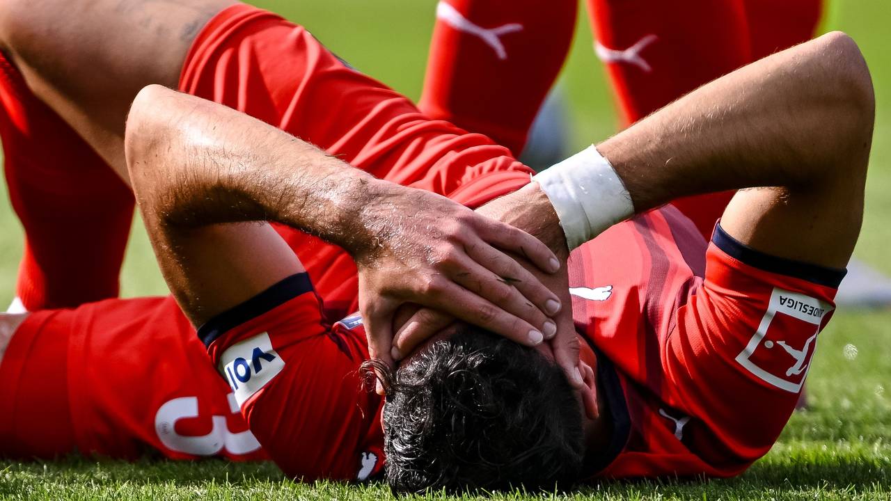 Leart Pacarada verletzt sich gegen Dortmund.