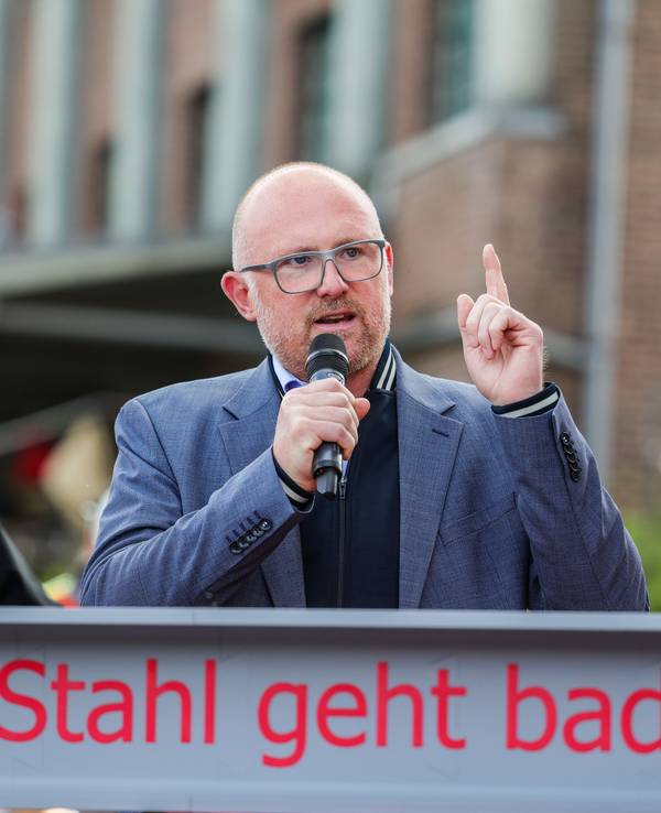 Sören Link mit erhobenem Zeigefinger
