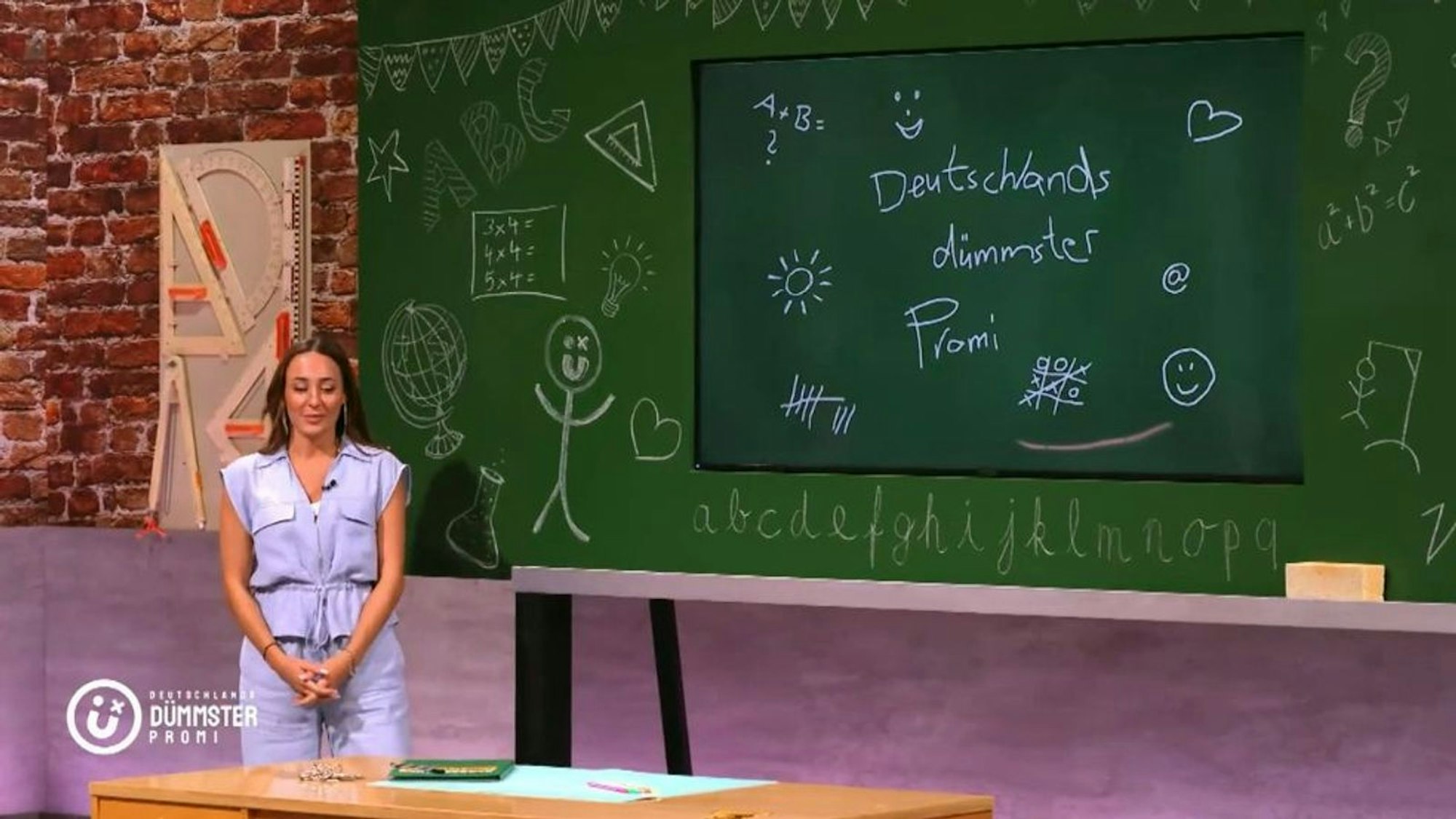 In der Nachprüfung ging es ausgerechnet um Politiker und Politikerinnen. Gar nicht ihr Thema, erklärte Alessia Herren - und fiel durch. (Bild: ProSieben)