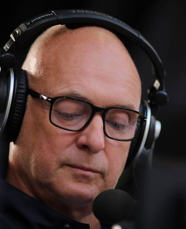 Frank Buschmann am Mikrofon.